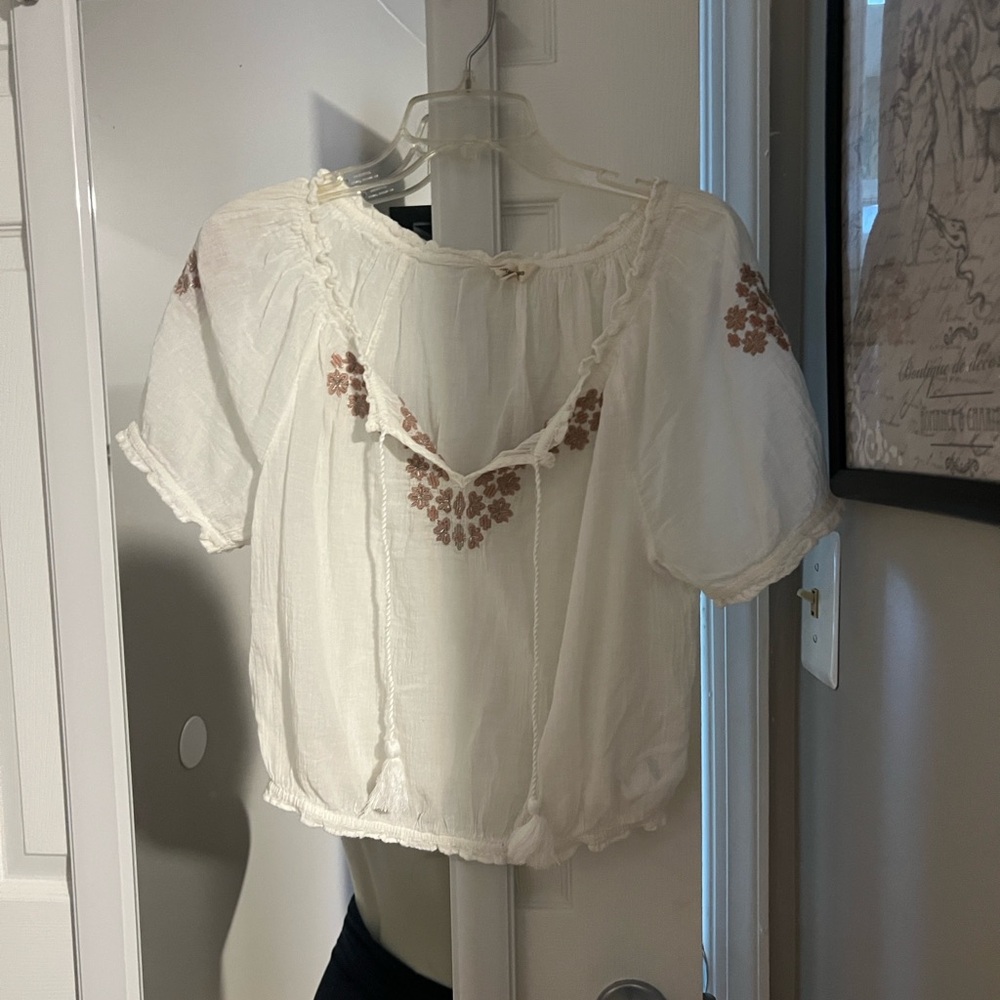 Lucky Brand White Peasant Blouse with Brown Floral Embroidery